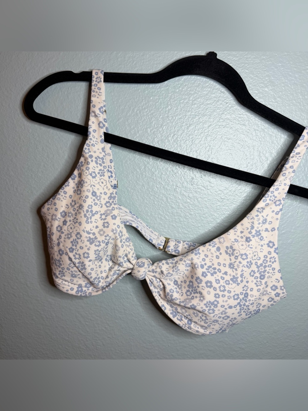 Hollister Floral Knot-Front Underwire Bikini Top - White & Light Blue
